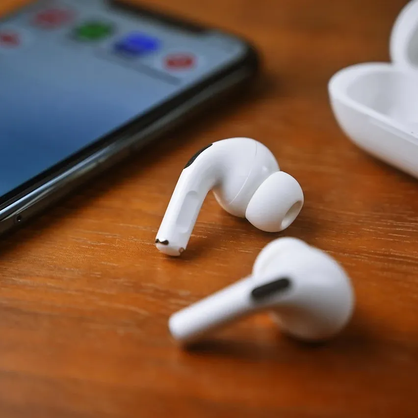 why does airpod case beep-3
