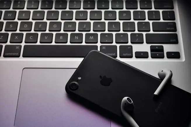 why-is-my-airpod-case-flashing-orange-2