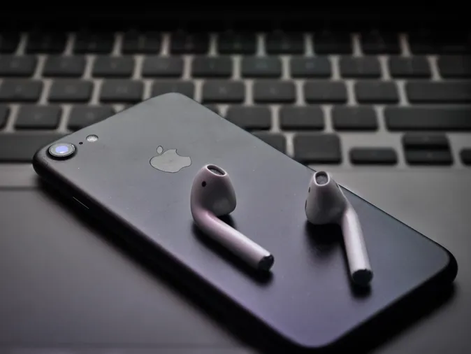 how to get an airpods case off - 3